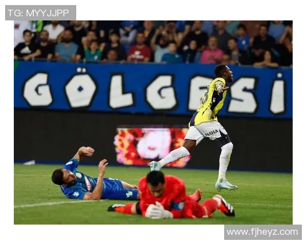 英超精彩对决：里昂逆转多特蒙德帽子戏法引发争议判罚热议